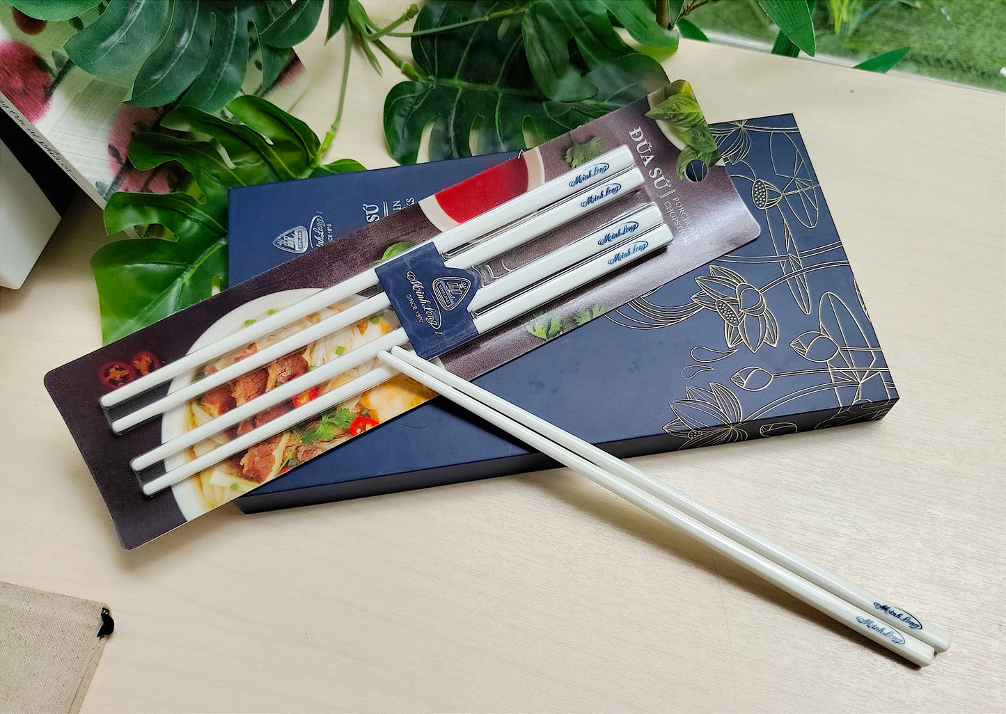 Minh Long Set 2 Pairs Porcelain Ceramic Chopsticks Paper Box