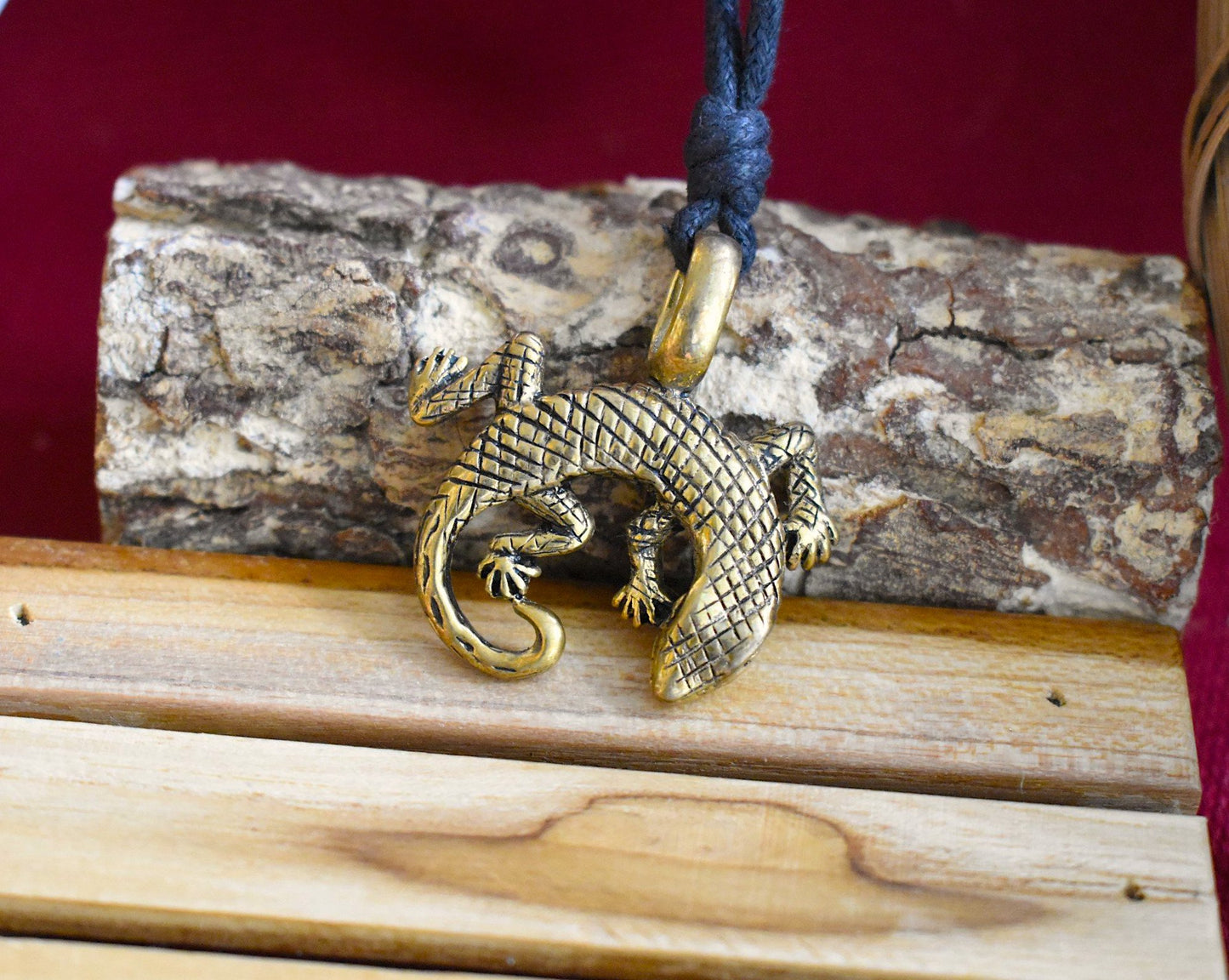 Gecko Silver Pewter Gold Brass Charm Necklace Pendant Jewelry