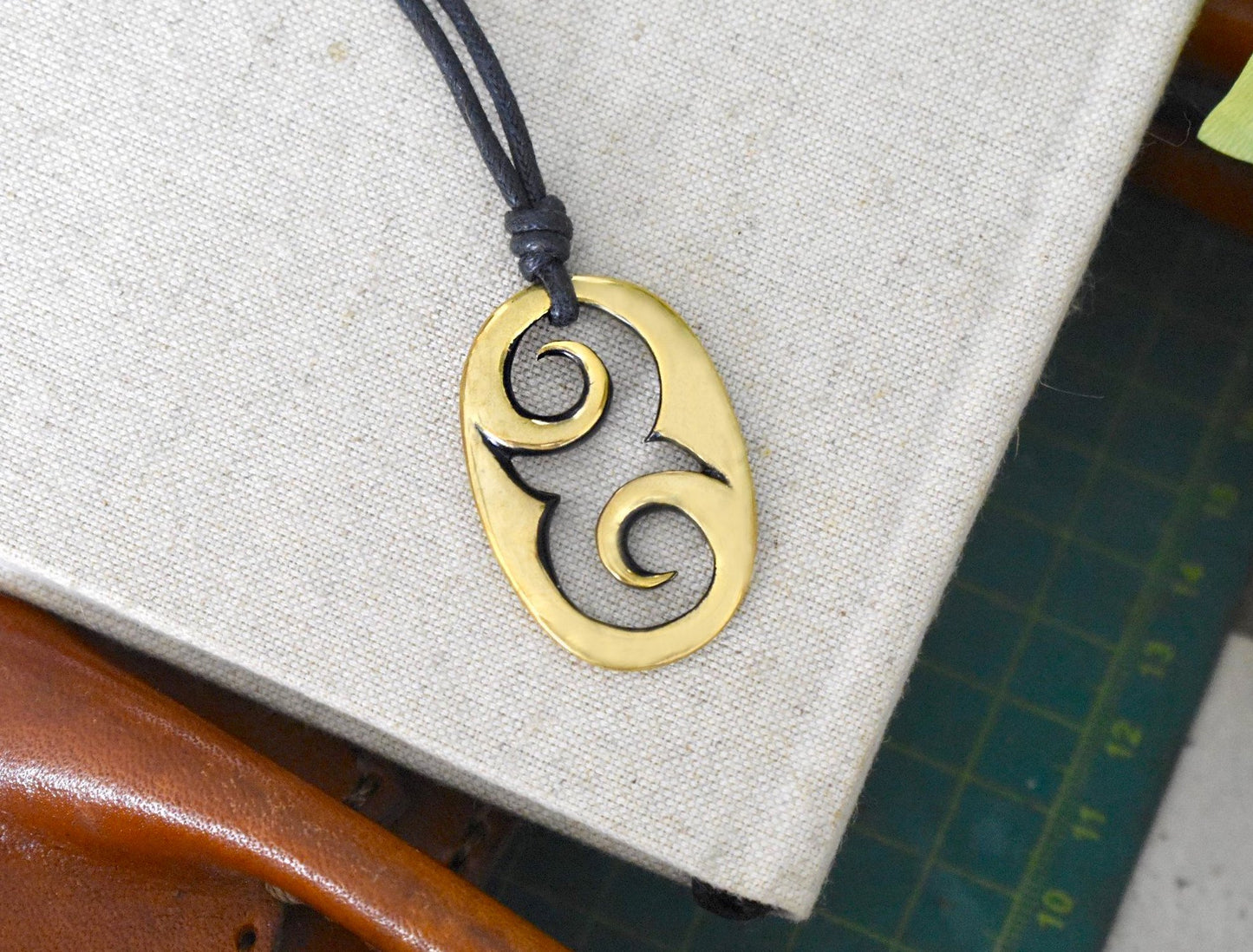 Tribal Maori Oval Abstract Silver Pewter Gold Brass Necklace Pendant Jewelry