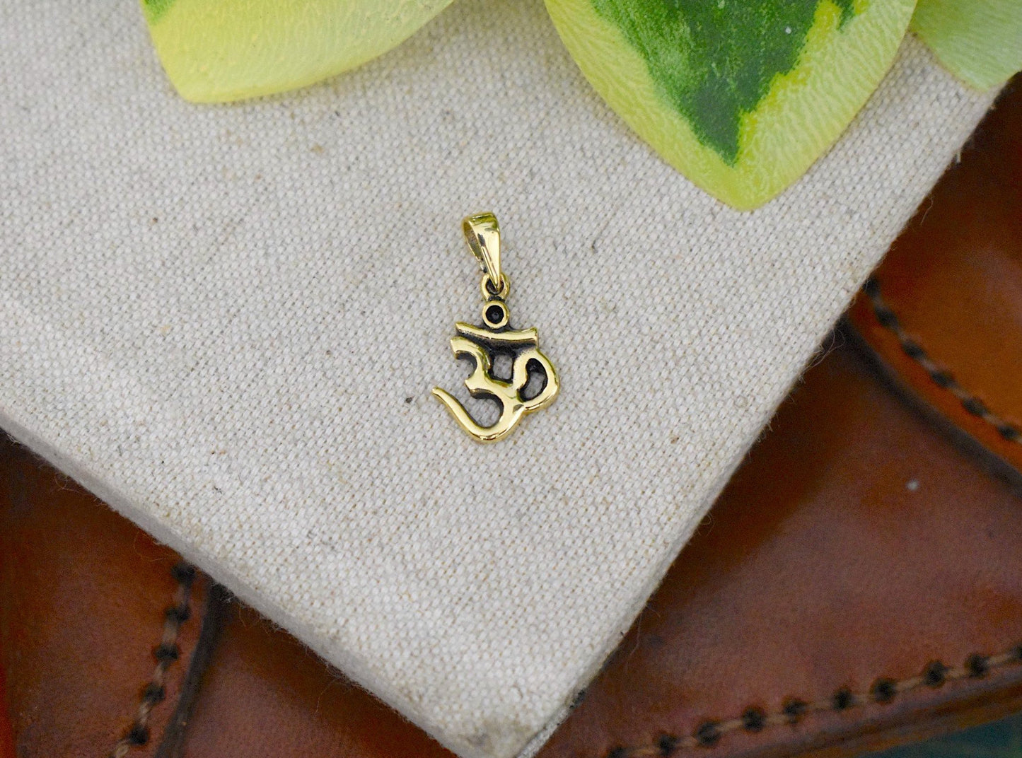 Hindu Aum Om Ohm 92.5 Sterling Silver Pewter Brass Charm Necklace Pendant Jewelry