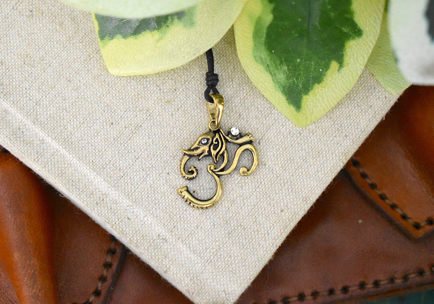 Hindu Ohm Aum Om Handcrafted Silver Pewter Brass Charm Necklace Pendant Jewelry