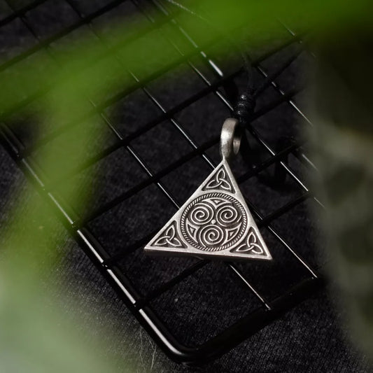 Celtic Triquetra Silver Pewter Charm Necklace Pendant Jewelry