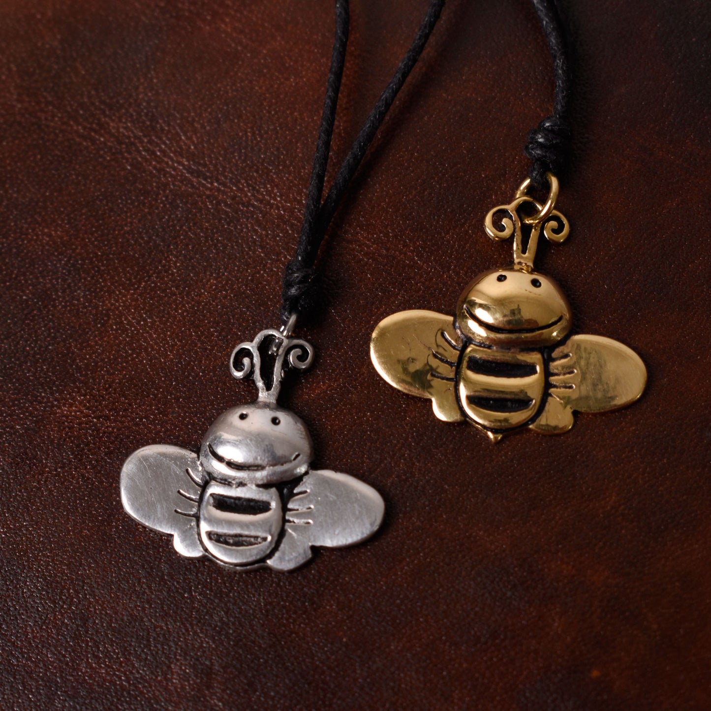 Lovely Bee Pewter Silver Gold Brass Necklace Pendant Jewelry