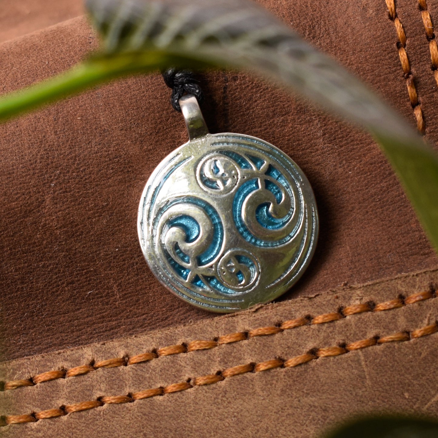 Stunning Ying Yang Feng Shui Silver Pewter Charm Necklace Pendant Jewelry