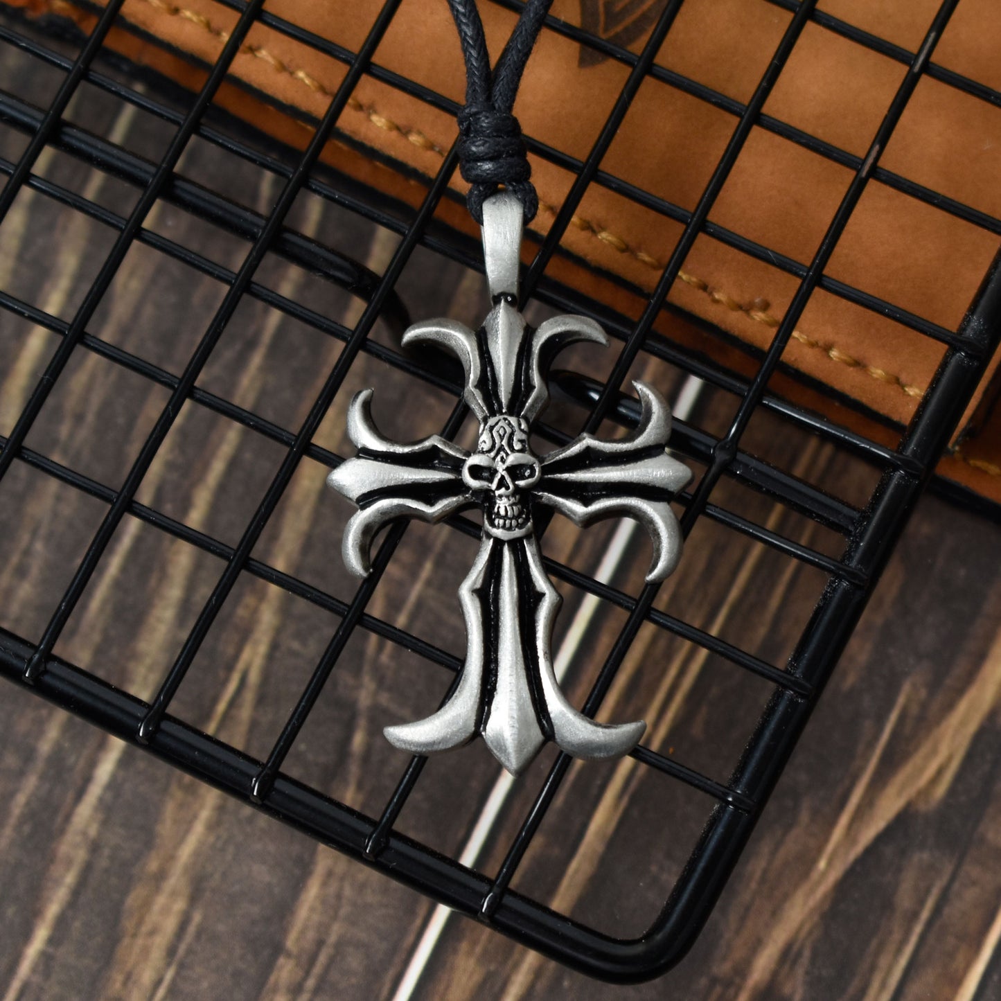 New Gothic Skull Cross Silver Pewter Charm Necklace Pendant Jewelry