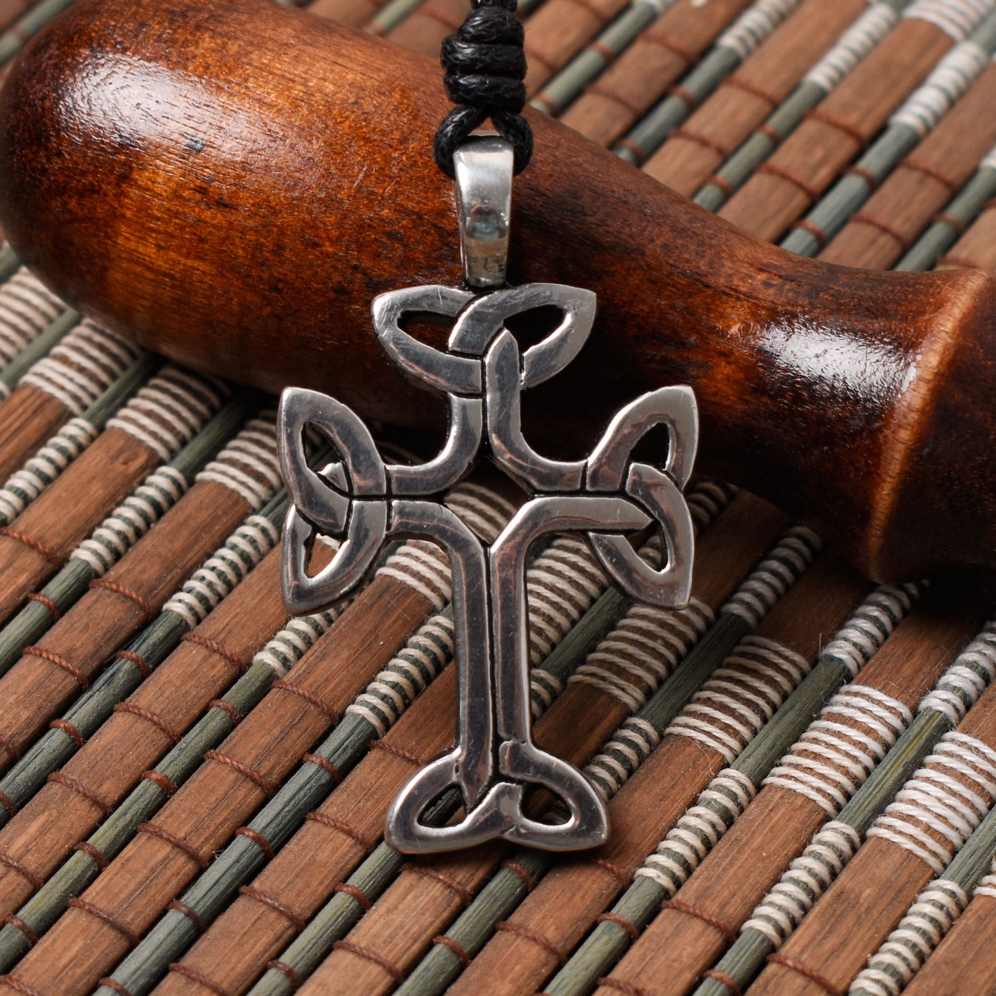 Trendsetting Celtic Cross Silver Pewter Charm Necklace Pendant Jewelry